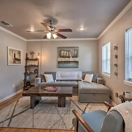 Stylish Home - Walk To Texas Tech University!